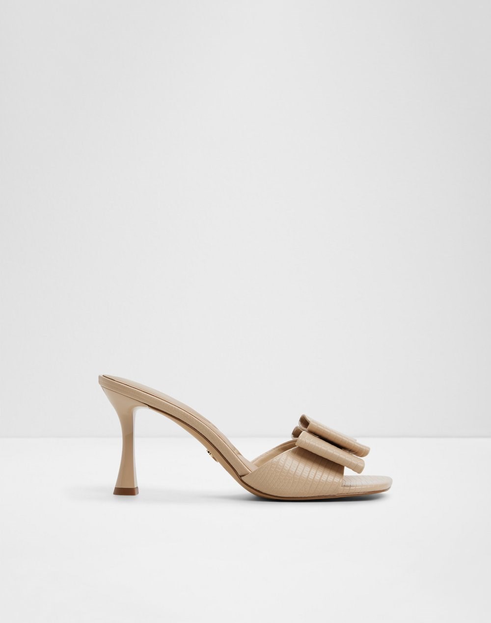 DISTINGUISHED  SYN EMB LIZARD