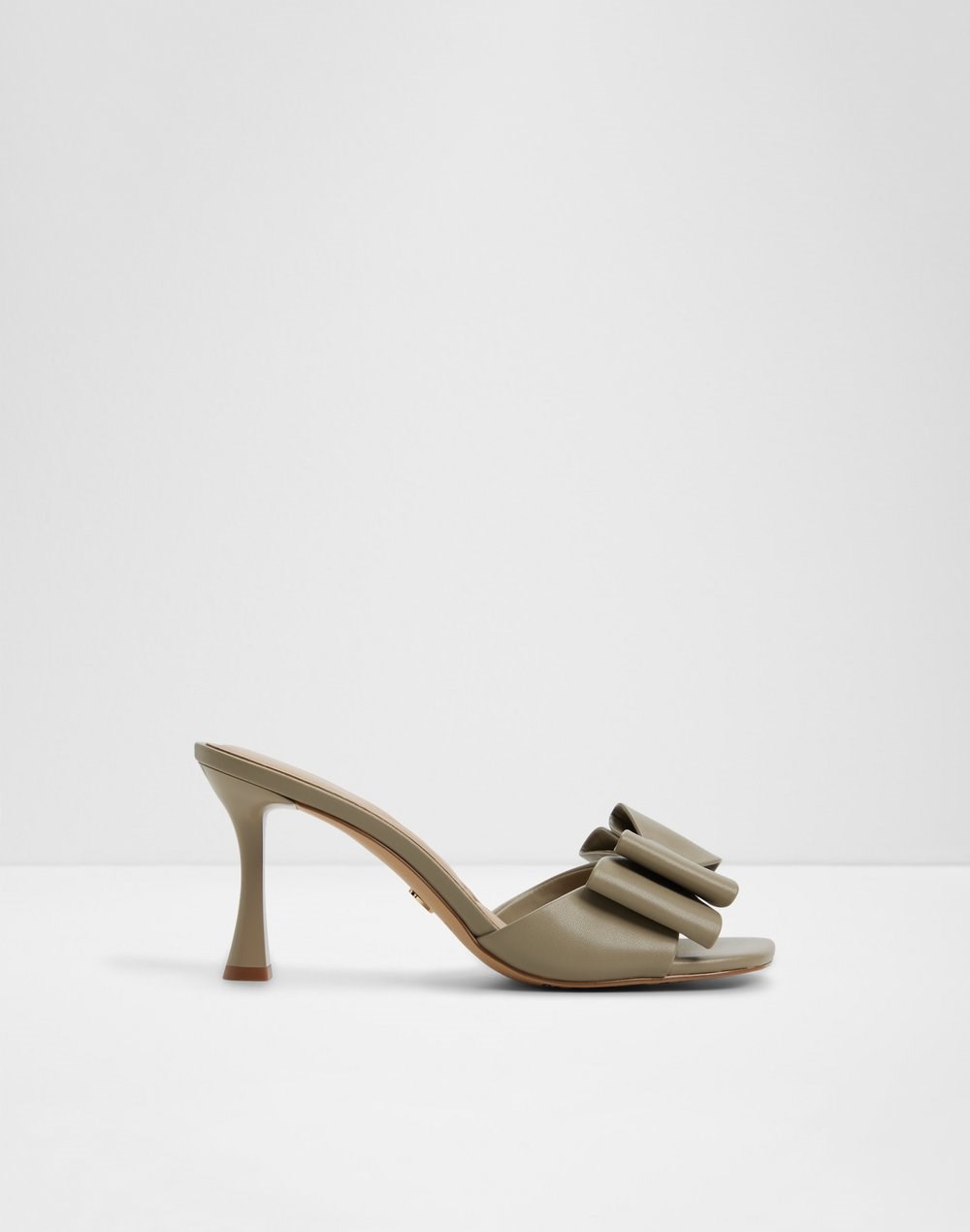 DISTINGUISHED  SYN SMOOTH