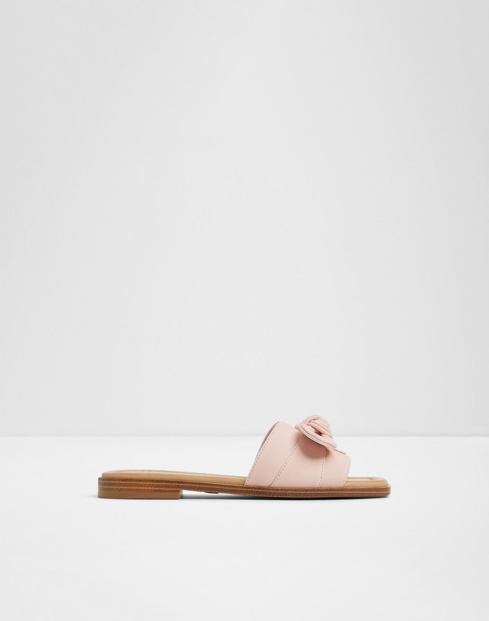 LAVINIA  LEA NUBUCK