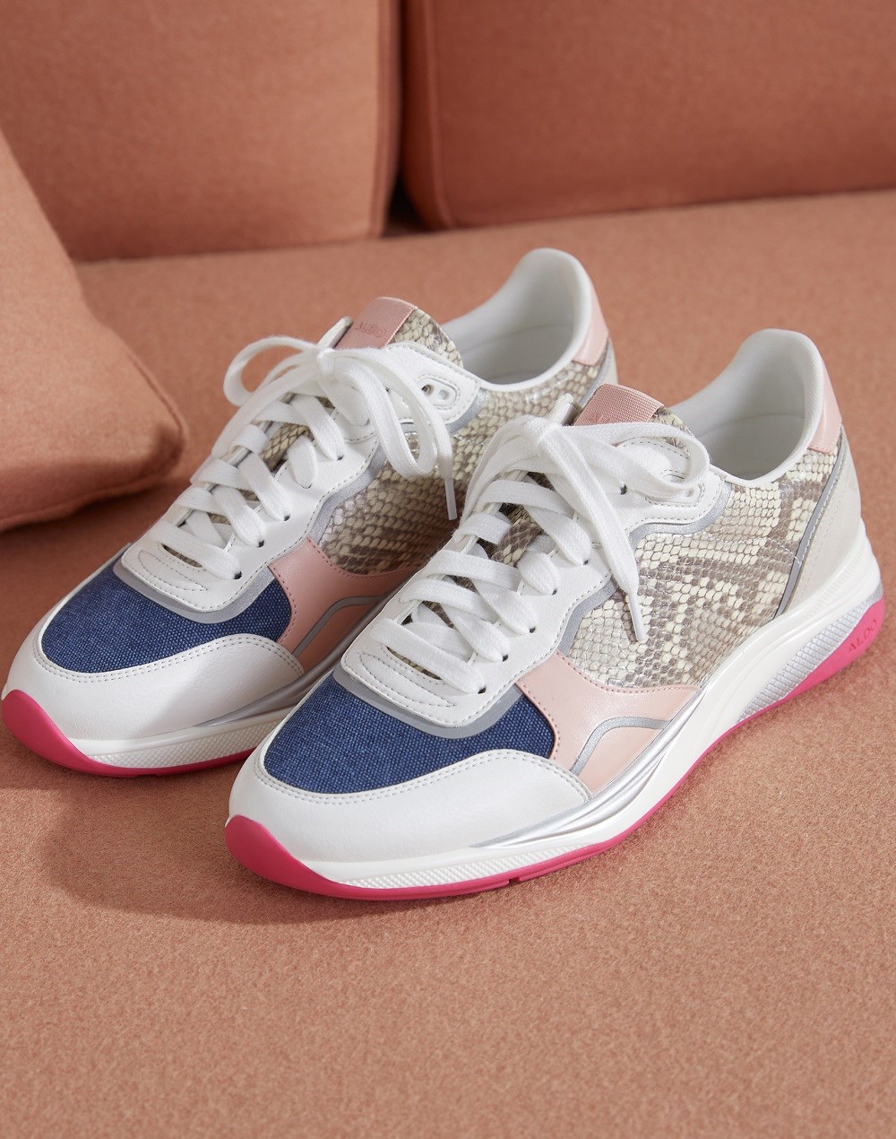 MAKENNA  SYN EMB SNAKE