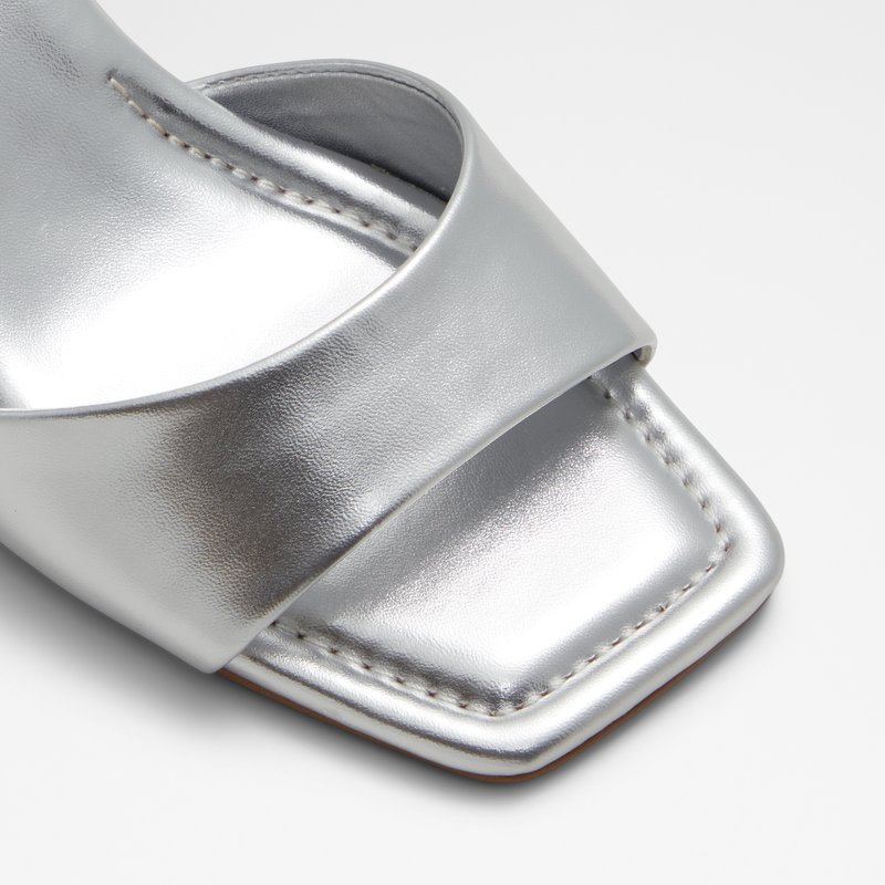 Aldo sandale na srednje visoku petu SAFDIE SYN METALLIC - srebrna